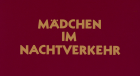 Mädchen im Nachtverkehr